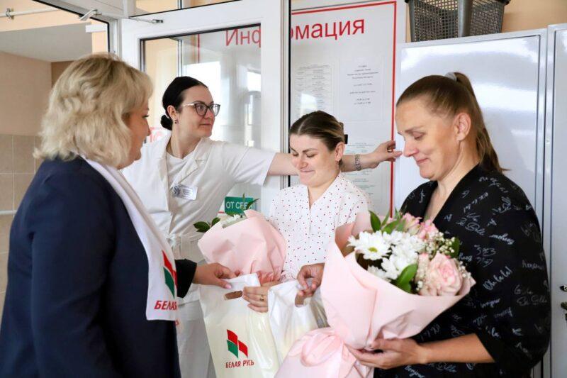 Счастливые мамы Несвижчины: поздравления принимали мамы, чьи дети появились на свет в преддверии Дня Независимости