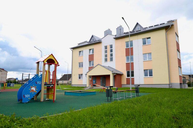 Молодые специалисты ОАО «Несвижский райагросервис» получили ключи от служебного жилья в Несвиже
