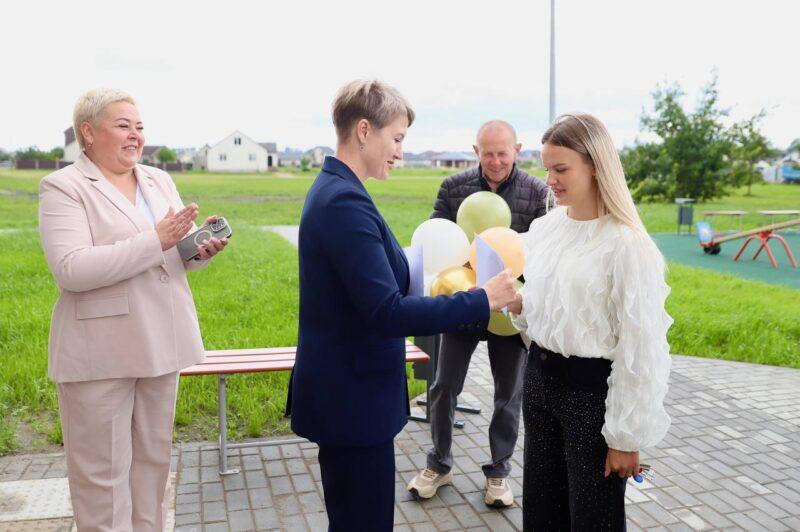 Молодые специалисты ОАО «Несвижский райагросервис» получили ключи от служебного жилья в Несвиже