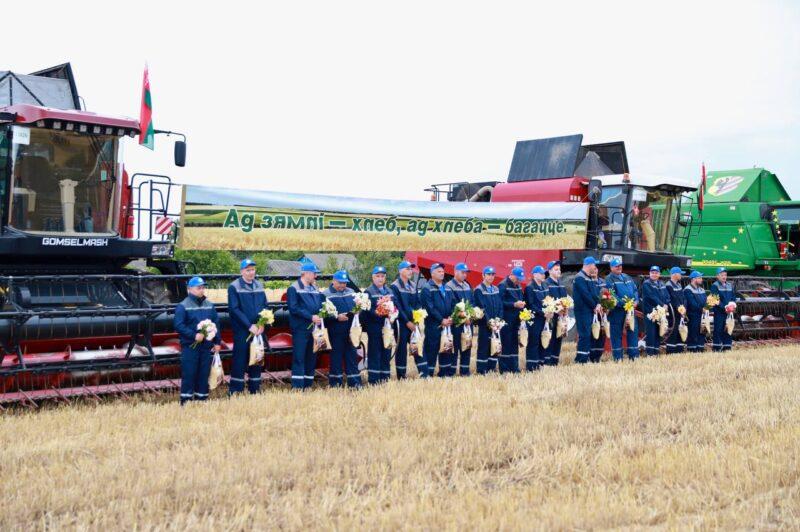 Традыцыйны абрад «Зажынкі» даў афіцыйны старт уборачнай кампаніі ў Нясвіжскім раёне