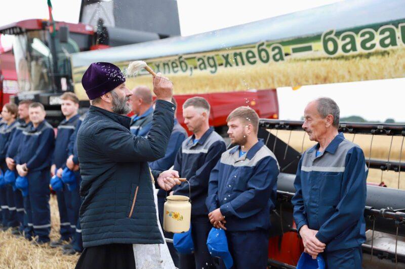 Традыцыйны абрад «Зажынкі» даў афіцыйны старт уборачнай кампаніі ў Нясвіжскім раёне
