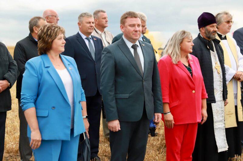 Традыцыйны абрад «Зажынкі» даў афіцыйны старт уборачнай кампаніі ў Нясвіжскім раёне