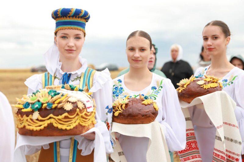 Традыцыйны абрад «Зажынкі» даў афіцыйны старт уборачнай кампаніі ў Нясвіжскім раёне