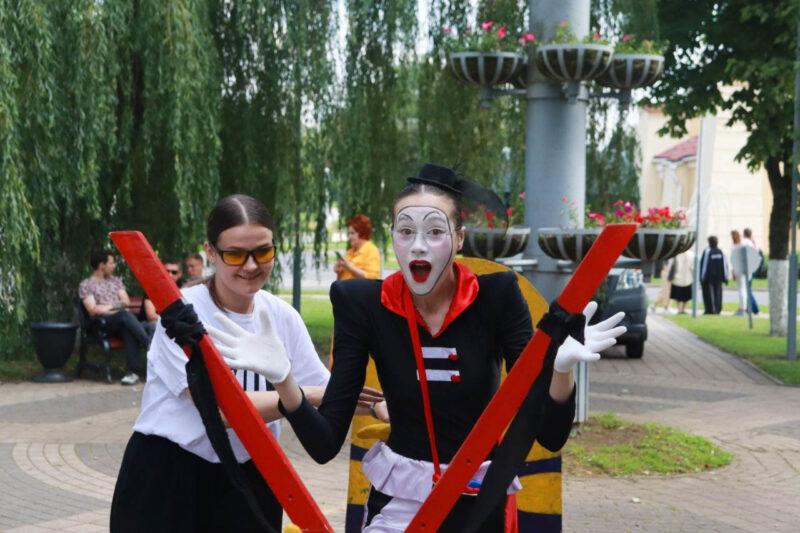 В Несвиже прошла зрелищно-развлекательная программа «Молодежь FM: слушай свой ритм»