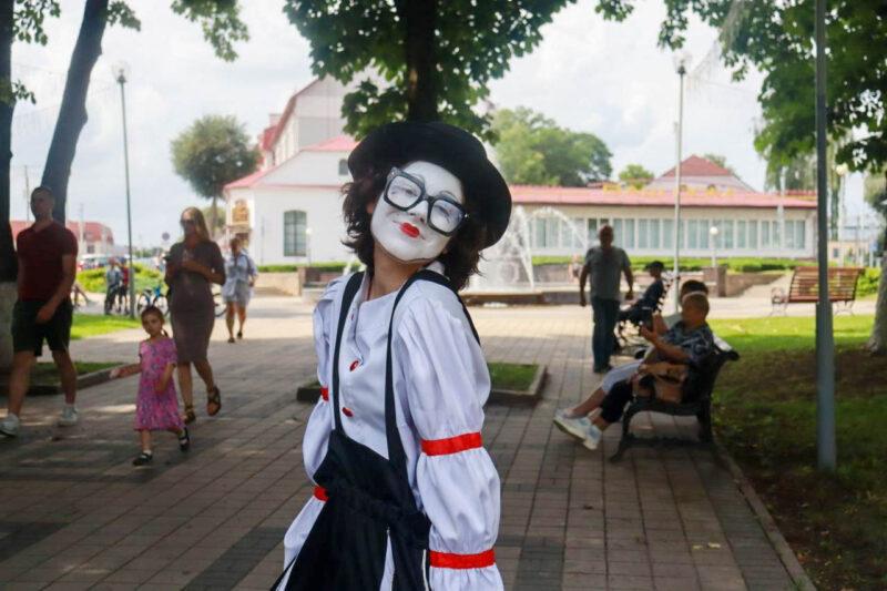 В Несвиже прошла зрелищно-развлекательная программа «Молодежь FM: слушай свой ритм»