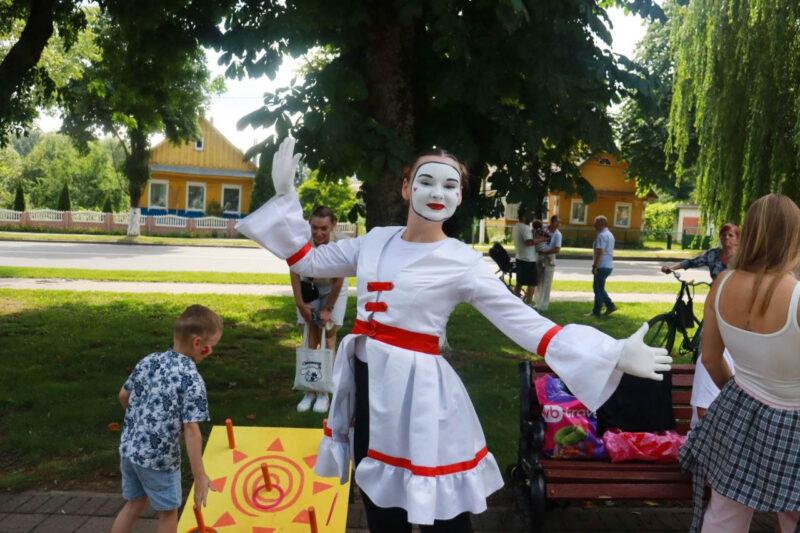 В Несвиже прошла зрелищно-развлекательная программа «Молодежь FM: слушай свой ритм»