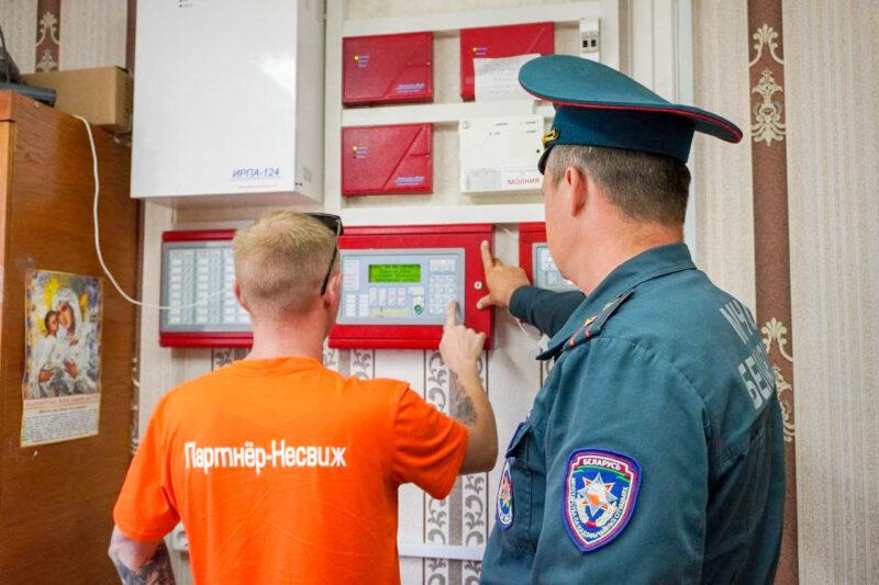 Пожарная безопасность — под контролем спасателей: профилактическое мероприятие прошло в общежитии
