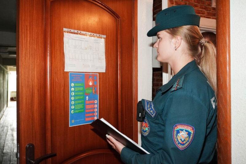 Пожарная безопасность — под контролем спасателей: профилактическое мероприятие прошло в общежитии
