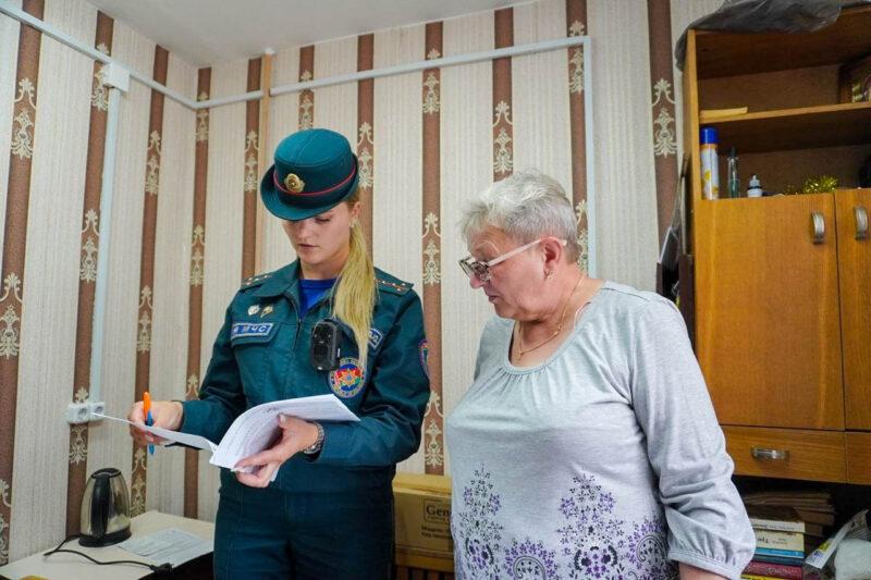 Пожарная безопасность — под контролем спасателей: профилактическое мероприятие прошло в общежитии