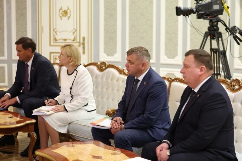 Лукашенко: Беларусь способна обеспечить народ Мьянмы всем необходимым