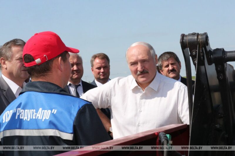 Лукашенко: "Кто не нюхал этого хлеба, тот никогда не поймет, что надо иметь свое". Как Беларусь обеспечивает свою продбезопасность