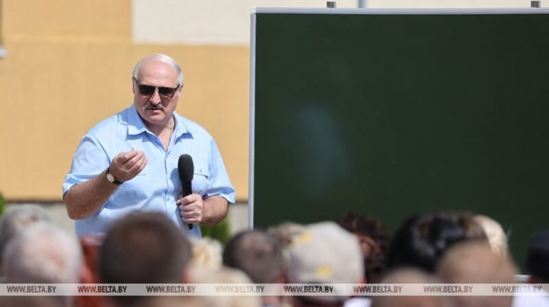 Лукашенко: "Кто не нюхал этого хлеба, тот никогда не поймет, что надо иметь свое". Как Беларусь обеспечивает свою продбезопасность