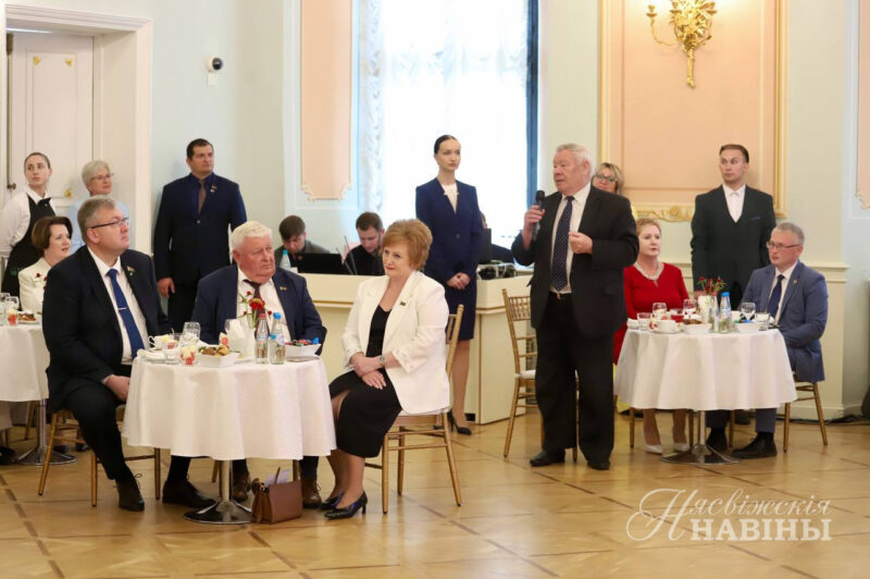 Членов Совета Республики всех созывов от Минской области чествовали в Несвиже на торжественном мероприятии "Время выбрало нас!", приуроченном к 30-летию Национального собрания Республики Беларусь.