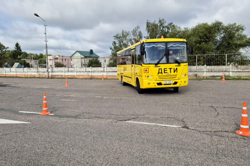 Лучшим водителем школьного автобуса признан Михаил Сушкевич