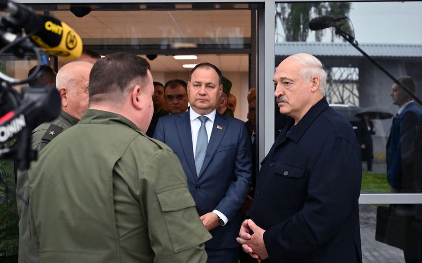"Это основа любой армии". Лукашенко посетил уникальное отечественное производство стрелкового оружия