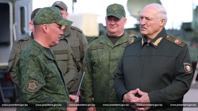 Лукашенко: мы не собираемся ни на кого нападать, но обеспечить безопасность Беларуси обязаны
