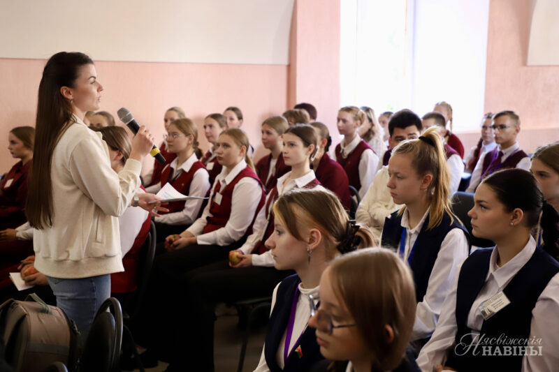 «Беларусь адзіная»: в Несвижском государственном колледже имени Я. Коласа прошел открытый диалог о главном