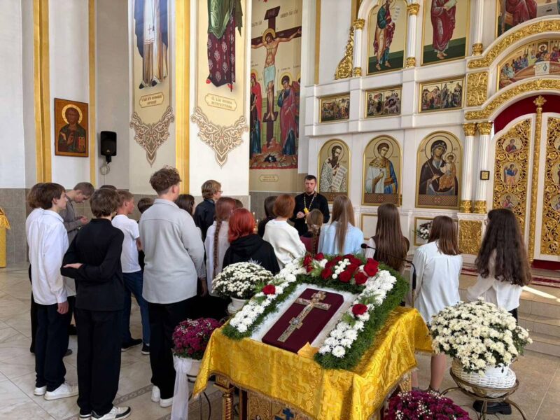 Учащиеся 9 «А» Несвижской гимназии регулярно посещают Храм Вознесения Господня