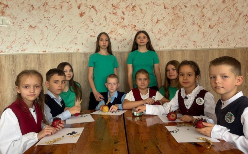 «Земляне» из СШ №3 г. Несвижа спасают пернатых и учат этому других